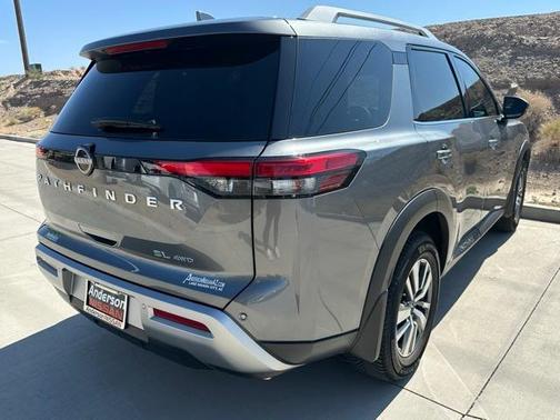 2022 Nissan Pathfinder SL