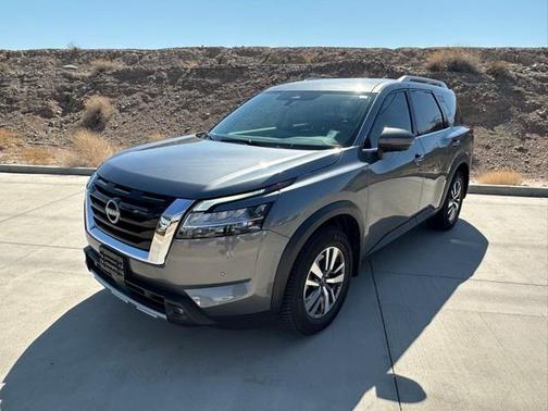 2022 Nissan Pathfinder SL