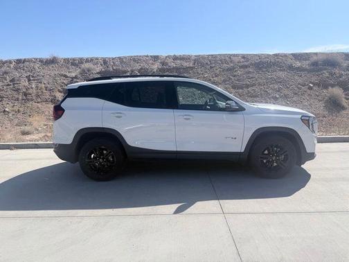 Summit White 2024 GMC Terrain AT4