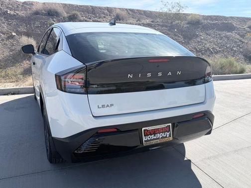 Everest White P 2026 Nissan Leaf S+