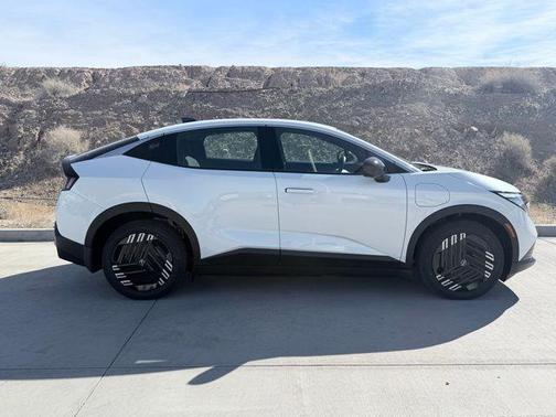 Everest White P 2026 Nissan Leaf S+