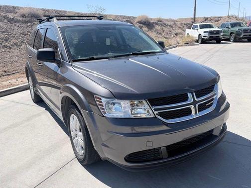 Granite Crystal Clearcoat Metallic 2018 Dodge Journey SE