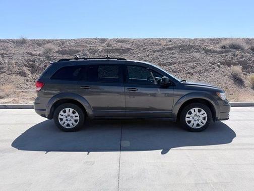 Granite Crystal Clearcoat Metallic 2018 Dodge Journey SE