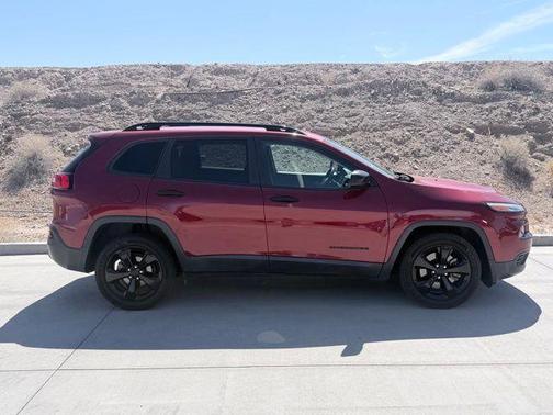 Deep Cherry Red Crystal Pearlcoat 2016 Jeep Cherokee Altitude