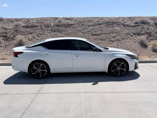 White 2023 Nissan Altima 2.5 SR