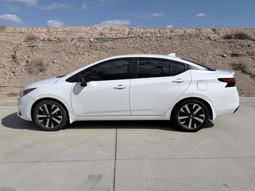 2022 Nissan Versa 1.6 SR
