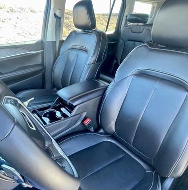 Photo 4 of 30 of 2021 Jeep Grand Cherokee L Limited