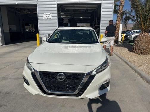 White 2020 Nissan Altima 2.5 Platinum