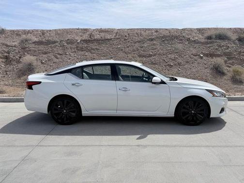 White 2020 Nissan Altima 2.5 Platinum
