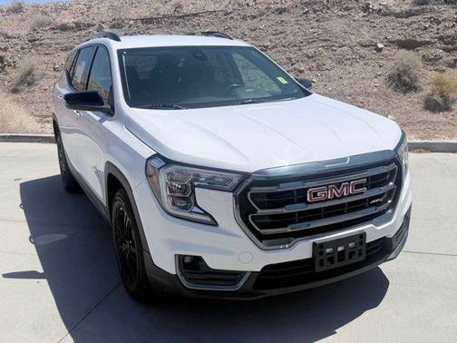 Summit White 2024 GMC Terrain AT4