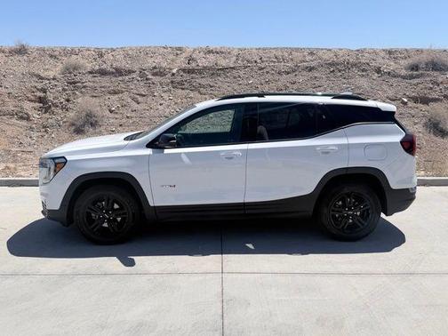 Summit White 2024 GMC Terrain AT4