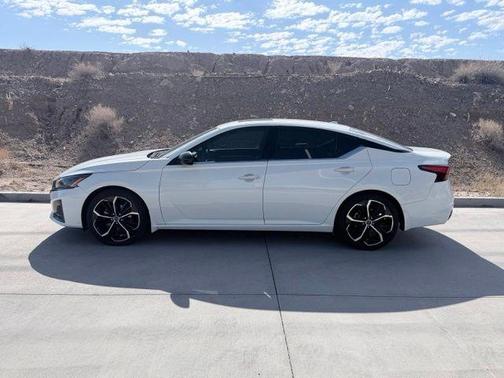 White 2023 Nissan Altima 2.5 SR
