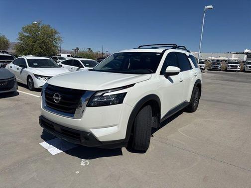 White 2024 Nissan Pathfinder SV