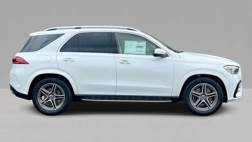 MANUFAKTUR Moonlight White Metallic 2026 Mercedes-Benz GLE 450 4MATIC