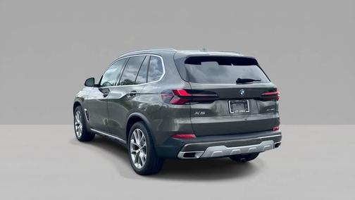 Manhattan Green Metallic 2025 BMW X5 xDrive40i