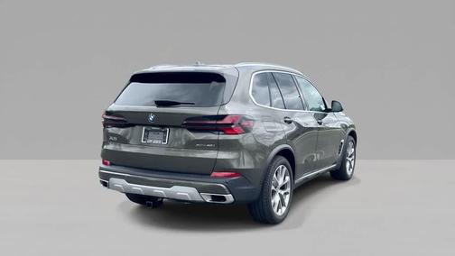 Manhattan Green Metallic 2025 BMW X5 xDrive40i