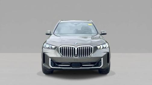 Manhattan Green Metallic 2025 BMW X5 xDrive40i