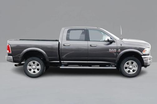 2017 RAM 2500 Laramie Crew Cab 4x4 6'4' Box