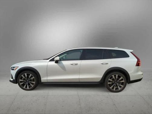 2022 Volvo V60 Cross Country T5