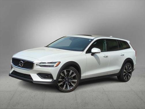 2022 Volvo V60 Cross Country T5
