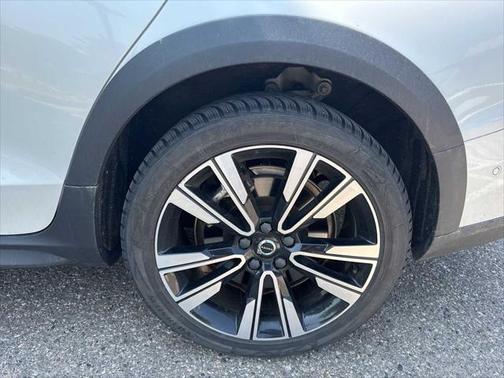 2022 Volvo V60 Cross Country T5