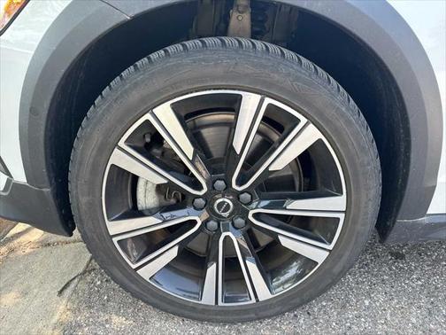 2022 Volvo V60 Cross Country T5