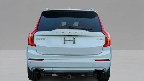 2017 Volvo XC90 T6 Momentum