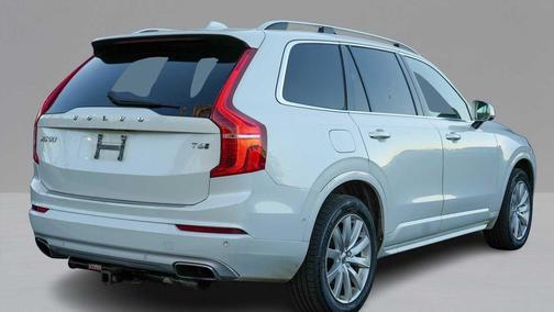 2017 Volvo XC90 T6 Momentum
