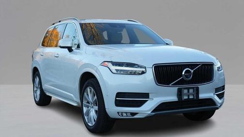 2017 Volvo XC90 T6 Momentum