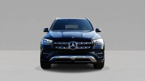 Graphite Grey Metallic 2026 Mercedes-Benz GLC 300 4MATIC