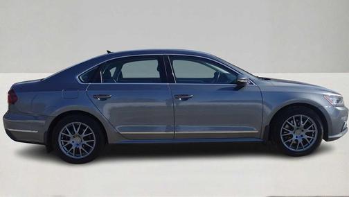 2017 Volkswagen Passat 1.8T SE