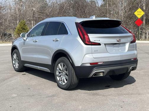 Radiant Silver Metallic 2020 Cadillac XT4 Premium Luxury