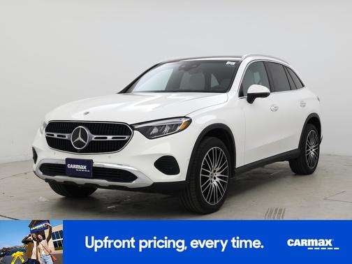 White 2024 Mercedes-Benz GLC 300