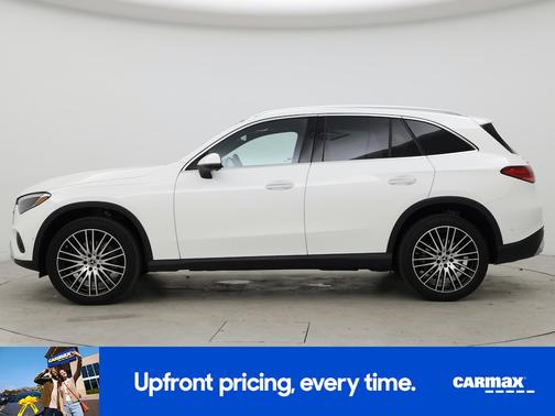 White 2024 Mercedes-Benz GLC 300