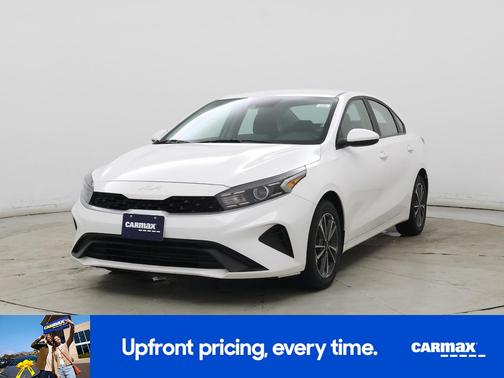 White 2024 Kia Forte LXS