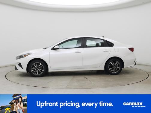 White 2024 Kia Forte LXS