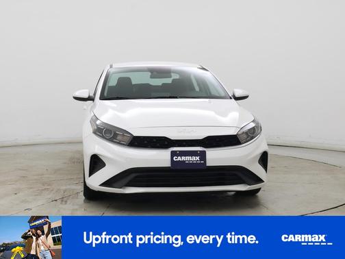 White 2024 Kia Forte LXS