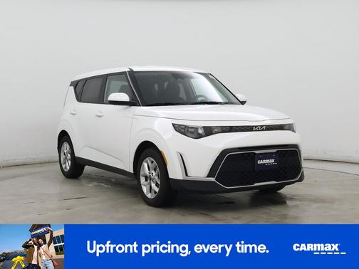 White 2025 Kia Soul LX