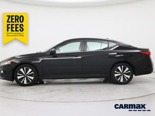 Black 2022 Nissan Altima SV