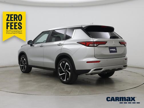 Silver 2024 Mitsubishi Outlander SE