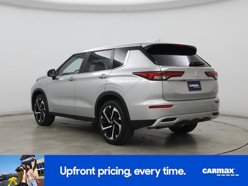 Silver 2024 Mitsubishi Outlander SE