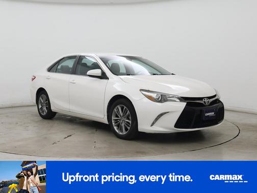 White 2015 Toyota Camry SE