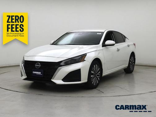 White 2023 Nissan Altima SV