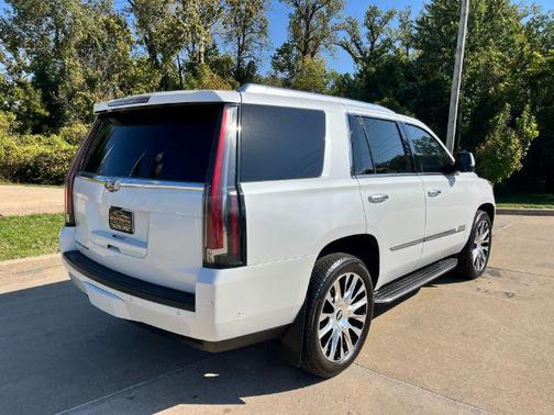 Crystal White Tricoat 2017 Cadillac Escalade Luxury