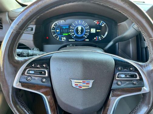 Crystal White Tricoat 2017 Cadillac Escalade Luxury