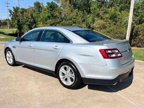 White Platinum Metallic Tri-Coat 2017 Ford Taurus SEL