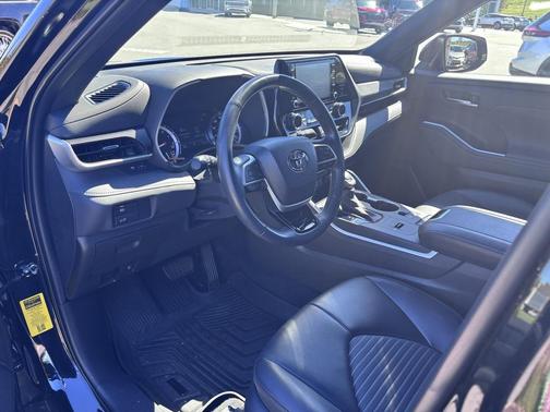 2022 Toyota Highlander XSE