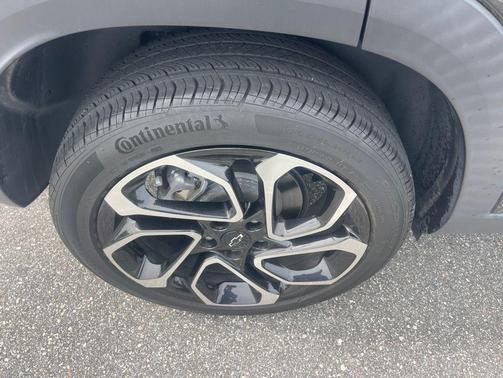 Mosaic Black Metallic 2024 Chevrolet Trax FWD 2RS