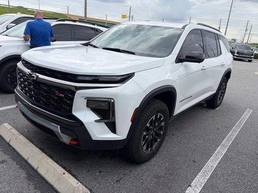 Summit White 2024 Chevrolet Traverse AWD Z71