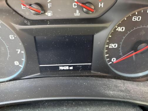 Silver Ice Metallic 2018 Chevrolet Equinox LS
